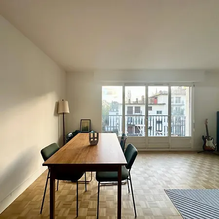 Le Feudon - Grand 2 Pieces Avec Balcon Et Parking Prive Saint-Cloud