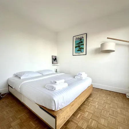 Le Feudon - Grand 2 Pieces Avec Balcon Et Parking Prive Appartement Saint-Cloud