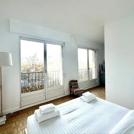Le Feudon - Grand 2 Pieces Avec Balcon Et Parking Prive Apartment Saint-Cloud